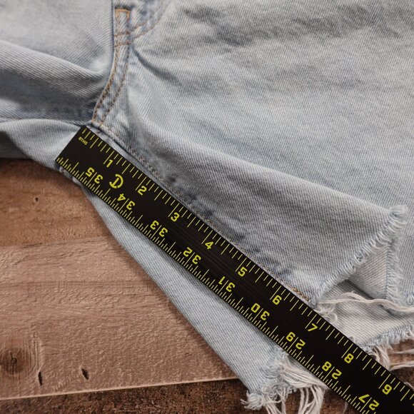 Levi’s ’94 Baggy Denim Shorts Women’s W24, 7” Inseam - Picture 3 of 12